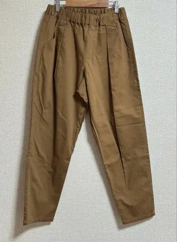 턱 들어간 테이퍼드 치노 팬츠 nachukara