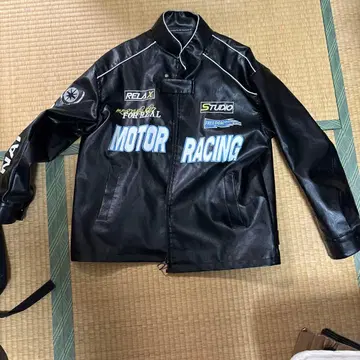 블랙 가죽 자켓 모터 레이싱