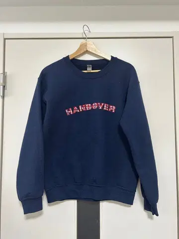 HANDOVER 자수 네이비 트레이닝복