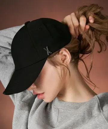 바자르 스터드 오버핏 볼캡 블랙 x 실버