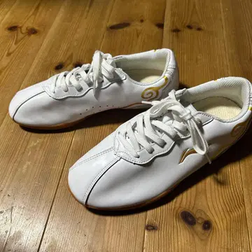 Li-ing 리닝 화이트 스니커즈 금색 디자인