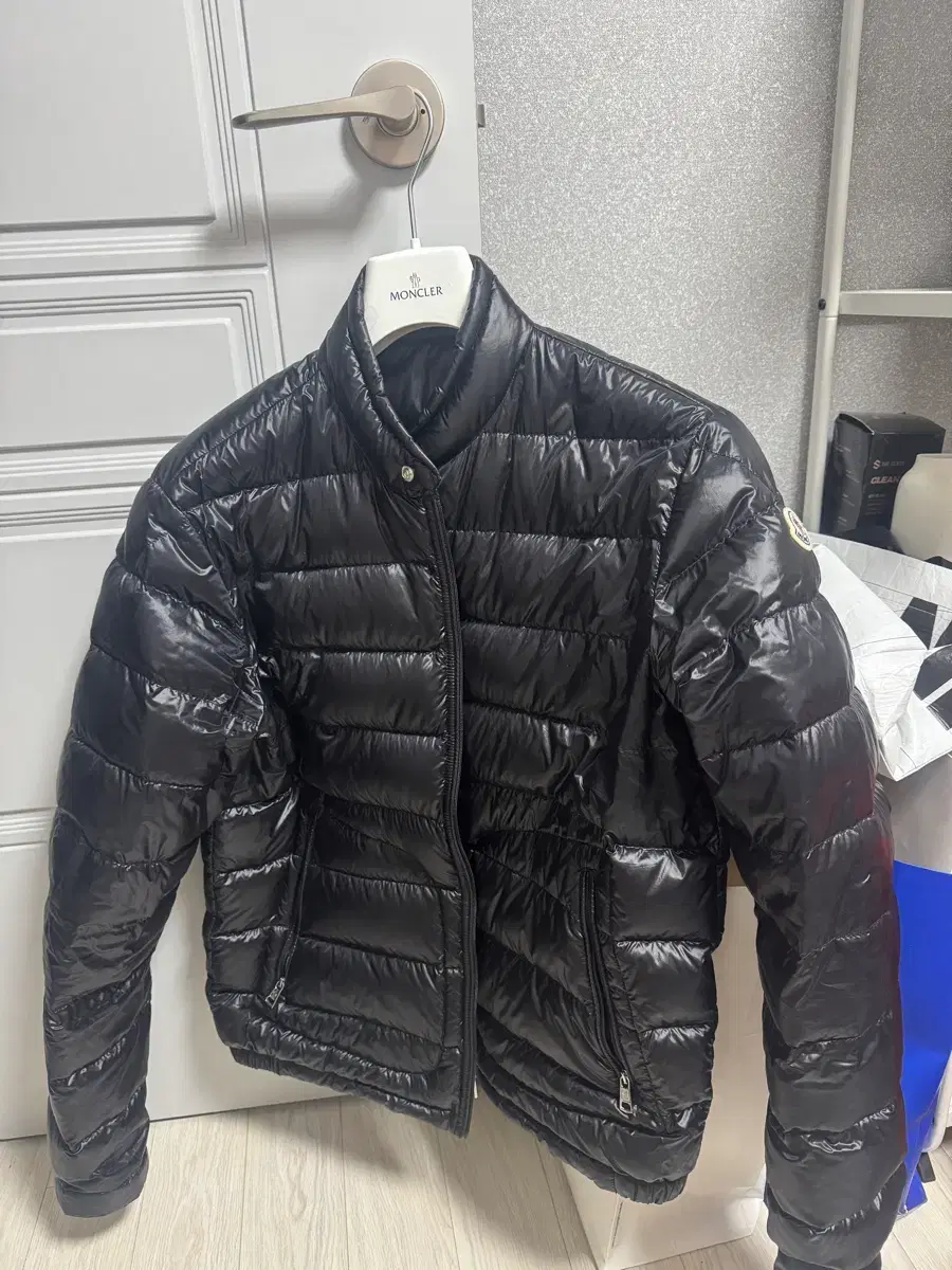Moncler Acorus size 4 black worn once
