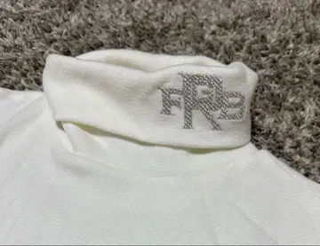 Foglia Brillante 화이트 터틀넥