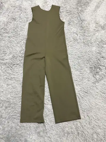 새상품 올리브 그린 슬리브리스 올인원