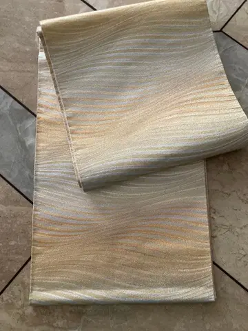 물결 무늬 후쿠로 오비 골드 컬러와 은색