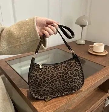 레오파드 무늬 숄더백