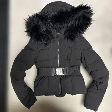 후드 부착 블랙 크롭 다운 자켓