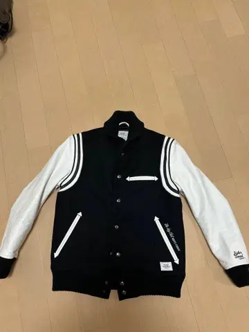 블랙 화이트 점퍼 단추식