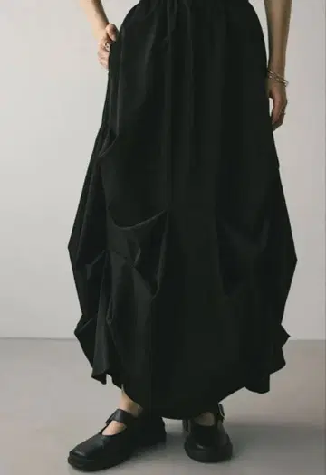 [ 새상품급 ] STYLEMIXER 랜덤 태킹 스커트 블랙