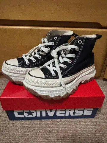 CONVERSE 블랙 하이컷 통굽 스니커즈
