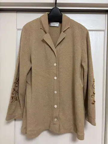 수입 로사 가디건 46 베이지 자수 긴팔 가디건