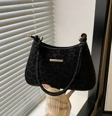레오파드 무늬 블랙 숄더백