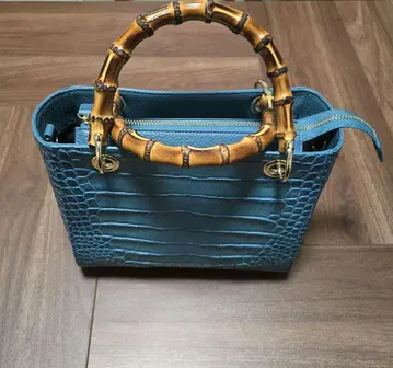 dinos 파랑 크로커다일풍 엠보 핸드백 대나무 핸들