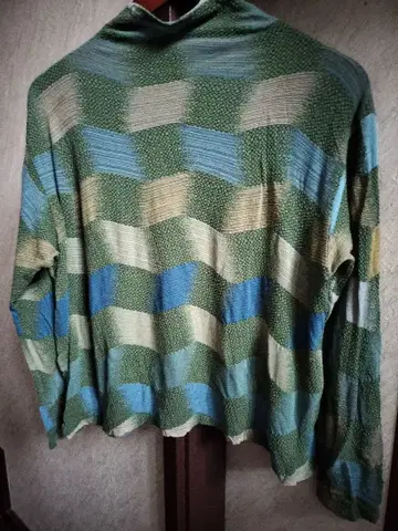 요건 레일 스웨터