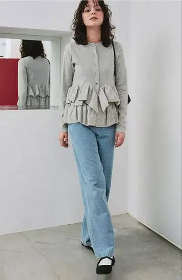 미착용 새상품 titivate 프릴 헴 니트 가디건 그레이 사이즈 L