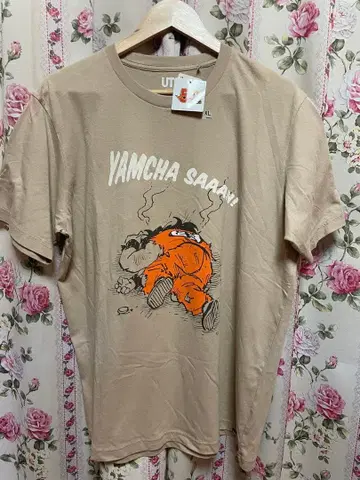 미사용 택 포함 유니클로 UT 야무치 T셔츠