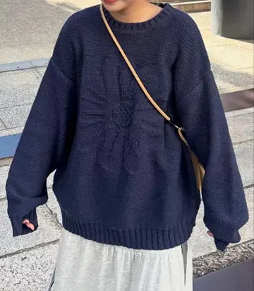 꽃무늬 자카드 니트 네이비 S 사이즈