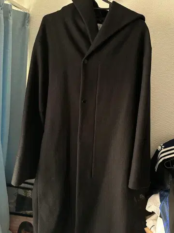 후드 부착 블랙 롱 코트