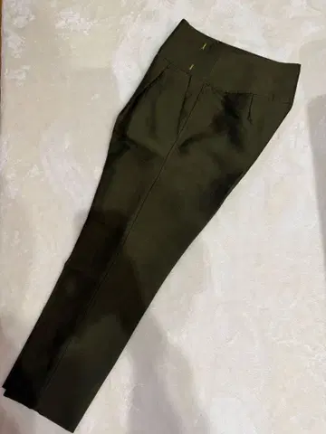 INED 올리브 그린 팬츠