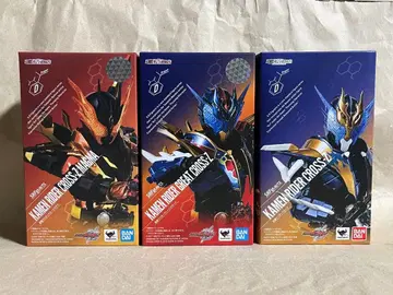 S.H. 피규아트 가면라이더 크로즈 세트