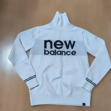 new balance 터틀넥 스웨터 화이트
