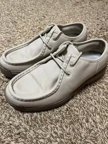 그레이 가죽 모카신 신발 810s COMUT