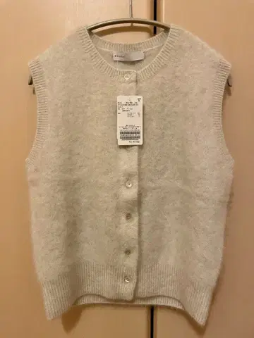 [ 새상품 ] NOBLE FOX/Ca 퍼 니트 프론트 버튼 베스트