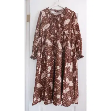 핑크하우스 히나기쿠 테디 프린트 미디 원피스 초콜릿