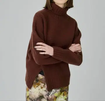 UNITED TOKYO 홀 가먼트 터틀 스퀘어 니트 브라운