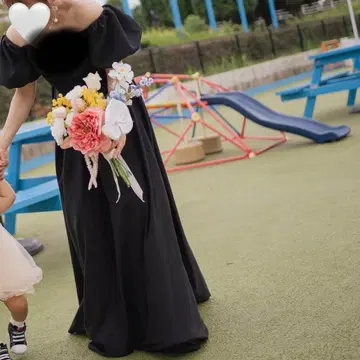 컬러 드레스 블랙 오프숄더