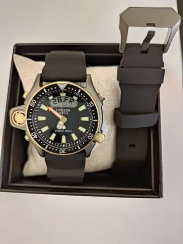 PROMASTER 아쿠아랜드 40주년 기념 한정판 모델