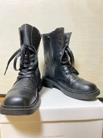 미들 기장 레이스업 부츠 블랙