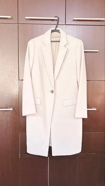 띠어리 럭스 체스터 코트 38 라이트 베이지