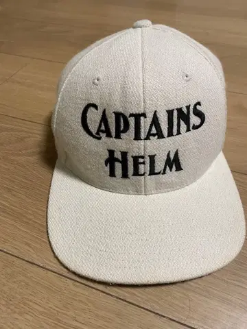 CAPTAINS HELM 화이트캡