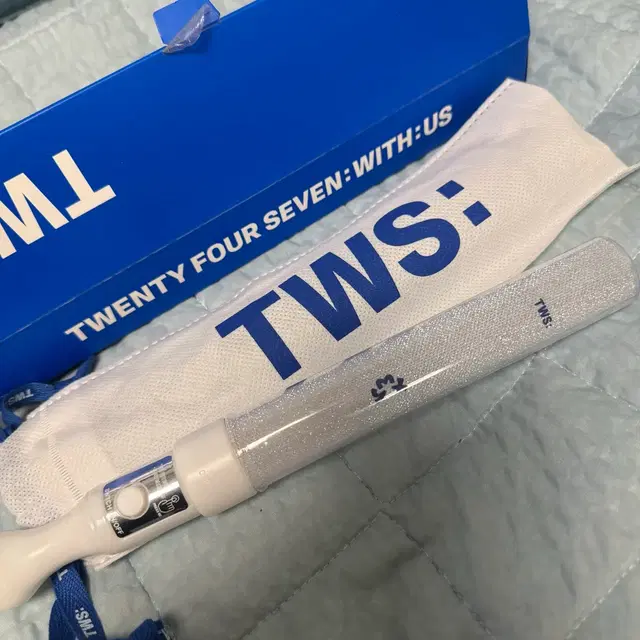 투어스 1집 임시응원봉