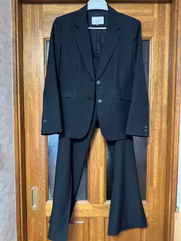 THEORIA 블랙 스트라이프 수트 셋업 2