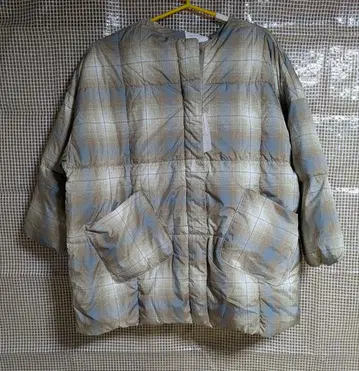 그레이 계열 체크 무늬 다운 자켓풍