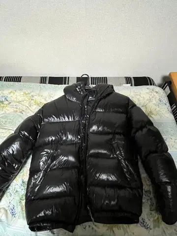 ZARA 블랙 다운 자켓 후드 부착