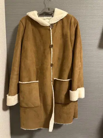 후드 부착 무스탕 코트 M 사이즈 브라운