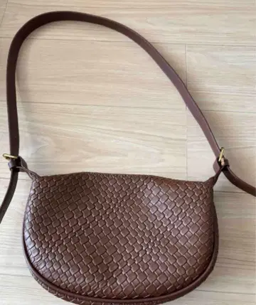 크로커다일풍 숄더백 다크 브라운