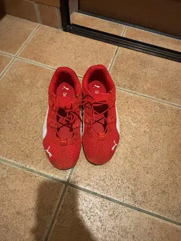 Puma 레드 스니커즈