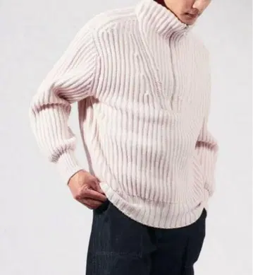 새상품급 TOMORRMWLAND 하프 지퍼 울 로우 게이지