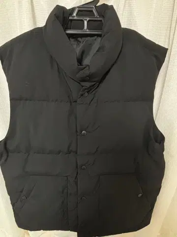 GU 블랙 다운 베스트 노카라 M 사이즈