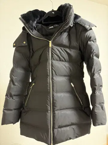 ZARA 블랙 다운 자켓 M 사이즈