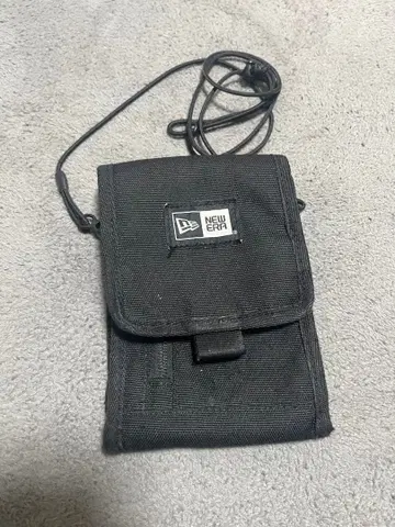 NEW ERA 블랙 숄더백