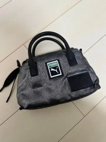 PUMA 실버 핸드백