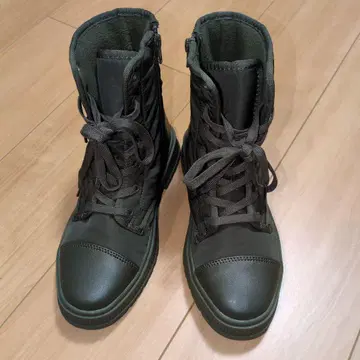 유니클로 C 패디드 레이스업 부츠 23cm 올리브