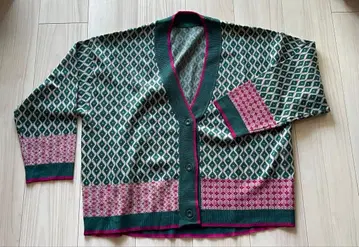 DAMA 배색 자카드 V넥 가디건