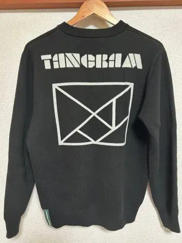 TANGRAM 블랙 크루넥 스웨터 타그램