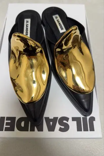 질 샌더 펌프스 메탈 플레이트